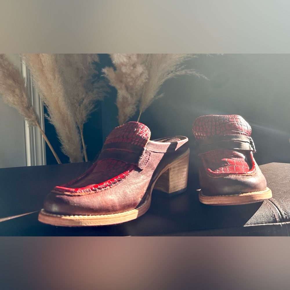 FREEBIRD by Steven - Collins in Wine Multi, Heeled Mule/Clog Size 8.